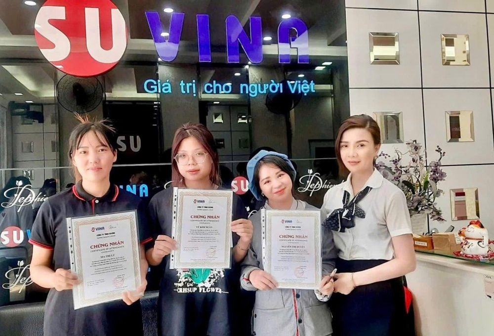 Doanh nhân Đàm Thị Hồng Bích – Chuyên gia make-up thầm lặng của gần hai thập kỷ Doanh nhân Đàm Thị Hồng Bích – Chuyên gia make-up thầm lặng của gần hai thập kỷ