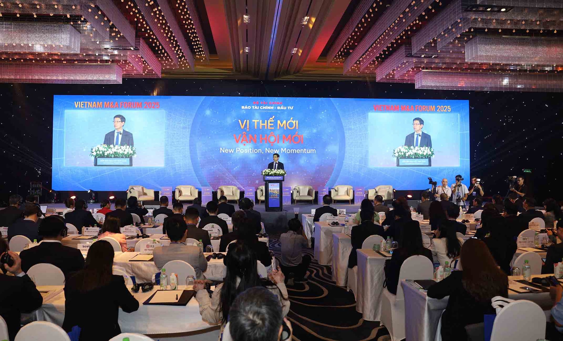 Với chủ đề “Vị thế mới - Vận hội mới”, Diễn đàn diễn ra trong bối cảnh thị trường M&A Việt Nam duy trì được sự ổn định, trái ngược với gam màu trầm của khu vực Đông Nam Á trong phần lớn năm 2025.