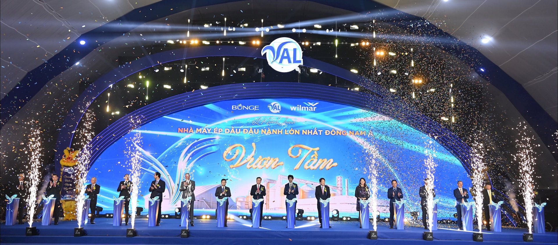 2. Lễ khánh thành có sự hiện diện của ông Nguyễn Công Vinh, Phó Chủ tịch Ủy ban nhân dân Thành phố Hồ Chí Minh, ông Rajpal Singh, Đại sứ Đặc mệnh Toàn quyền Cộng hòa Singapore tại Việt Nam, bà Anne Benjaminson, Phó