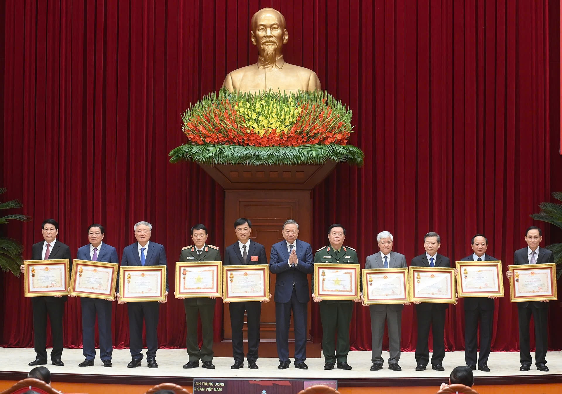 Chống tham nhũng, lãng phí, tiêu cực làm Đảng ta ngày càng mạnh hơn- Ảnh 3.