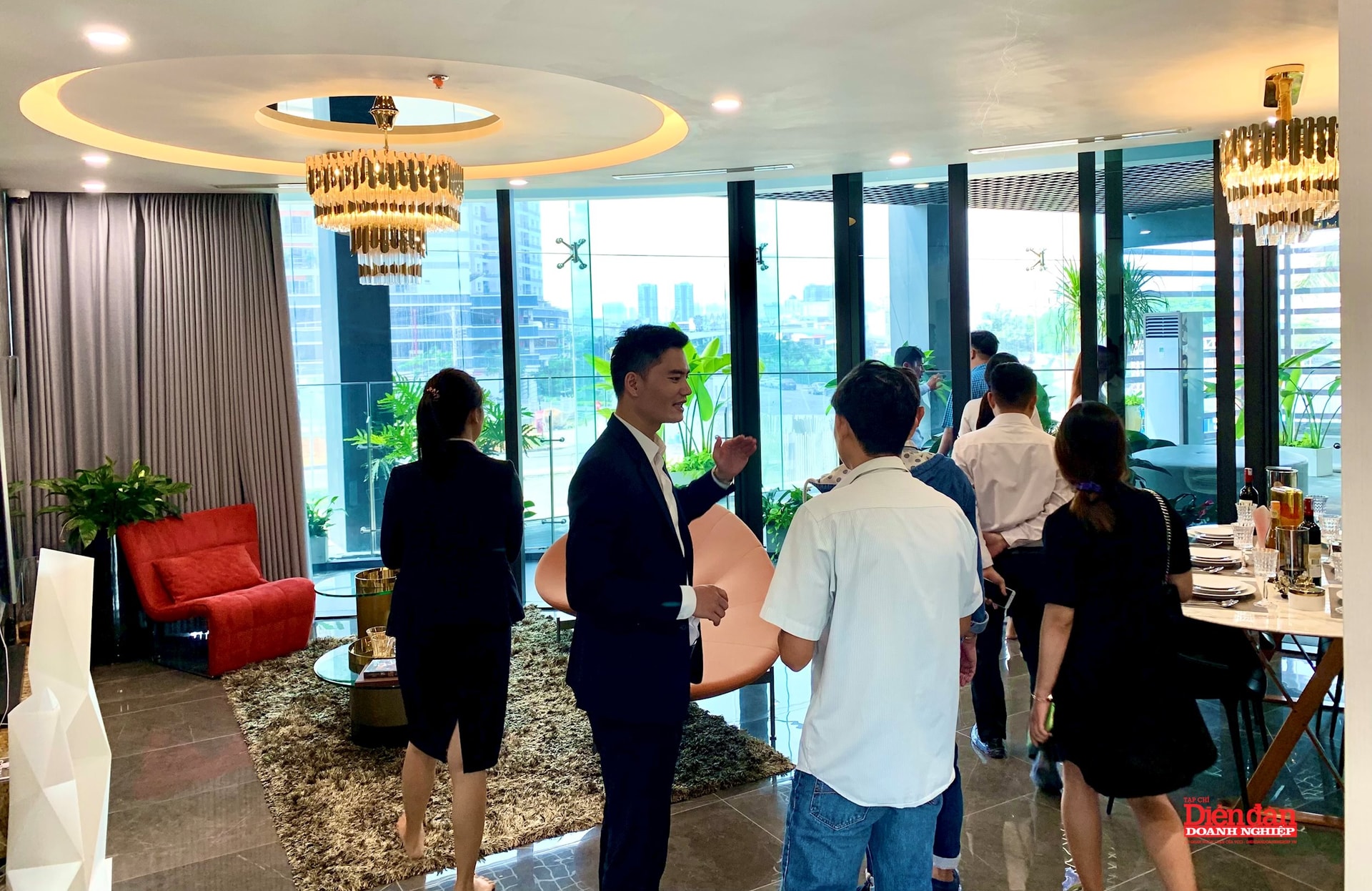 Xuất hiện tình trạng nhận cọc, giữ chỗ dưới nhiều hình thức dù các dự án chưa được phép mở bán. Ảnh: LV