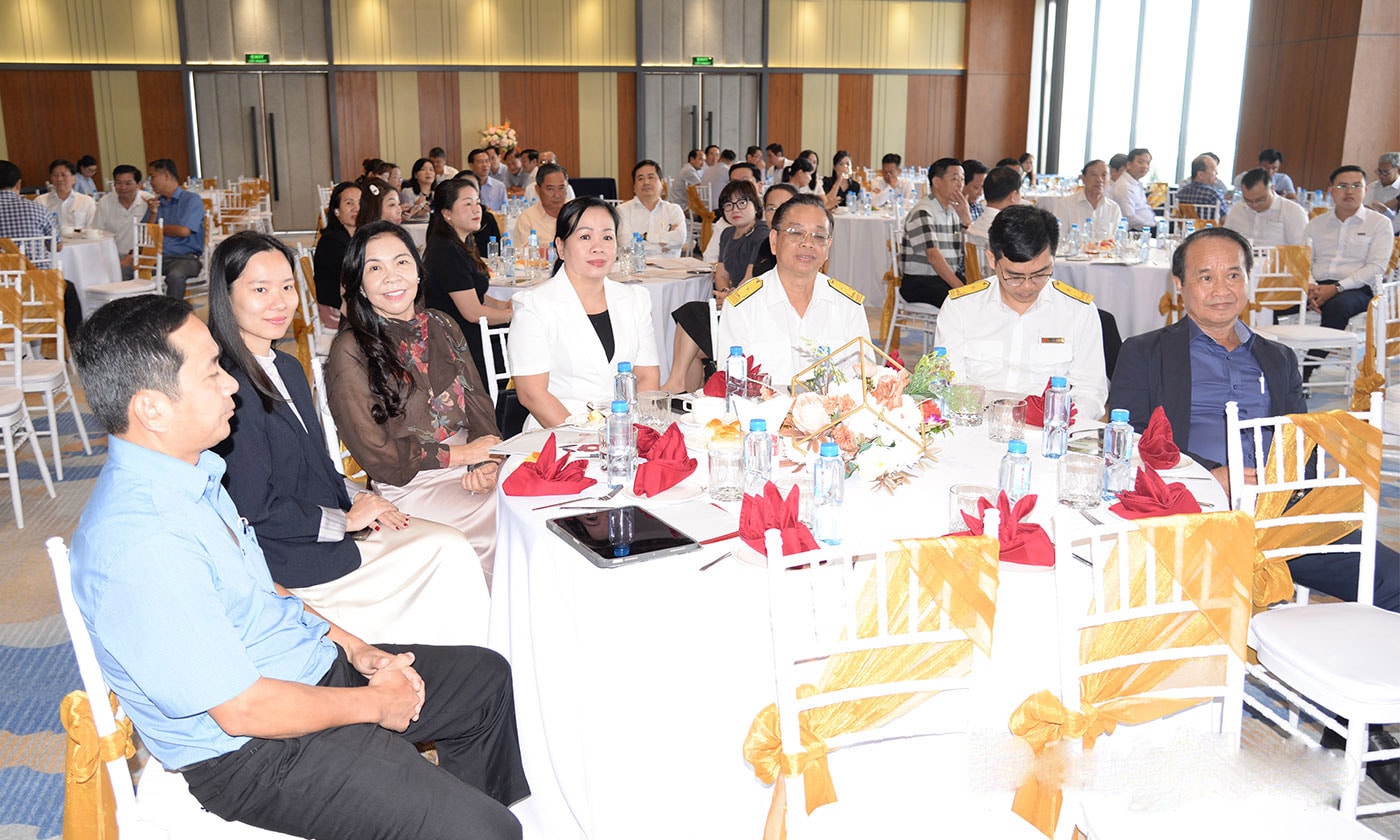 Chương trình cà phê doanh nhân thu hút đông đảo doanh nhân, doanh nghiệp tham dự.