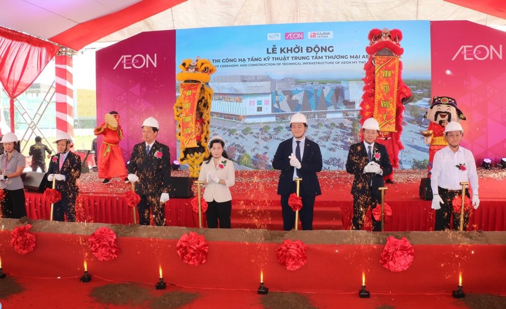 Lãnh đạo tỉnh cùng đại diện các đơn vị thực hiện nghi thức khởi động dự án