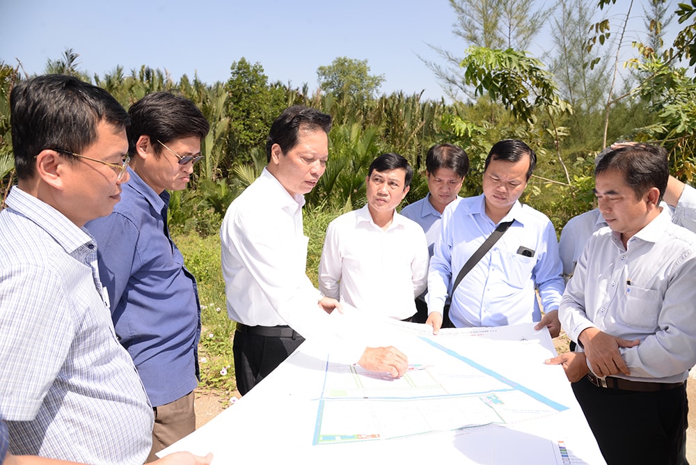 Ông Nguyễn Thành Diệu khảo sát vùng công nghiệp phía Đông của tỉnh