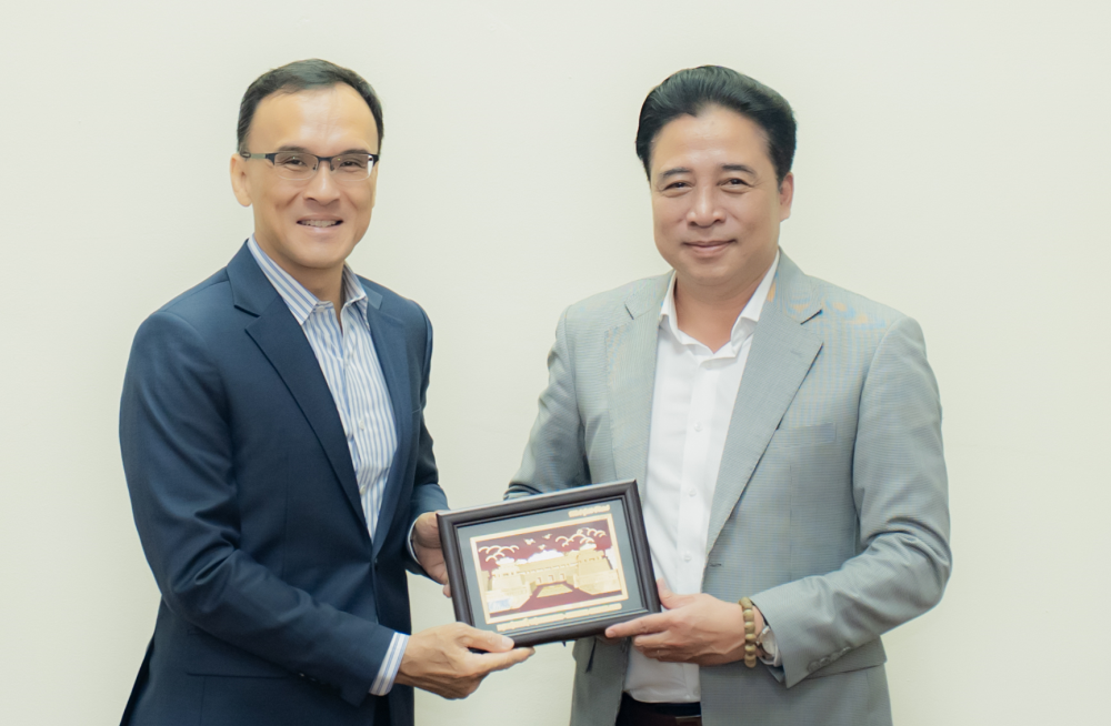 Chủ tịch UBND thành phố Nguyễn Khắc Toàn tiếp và làm việc với Công ty Liên doanh TNHH Khu Công nghiệp Việt Nam – Singapore (VSIP)