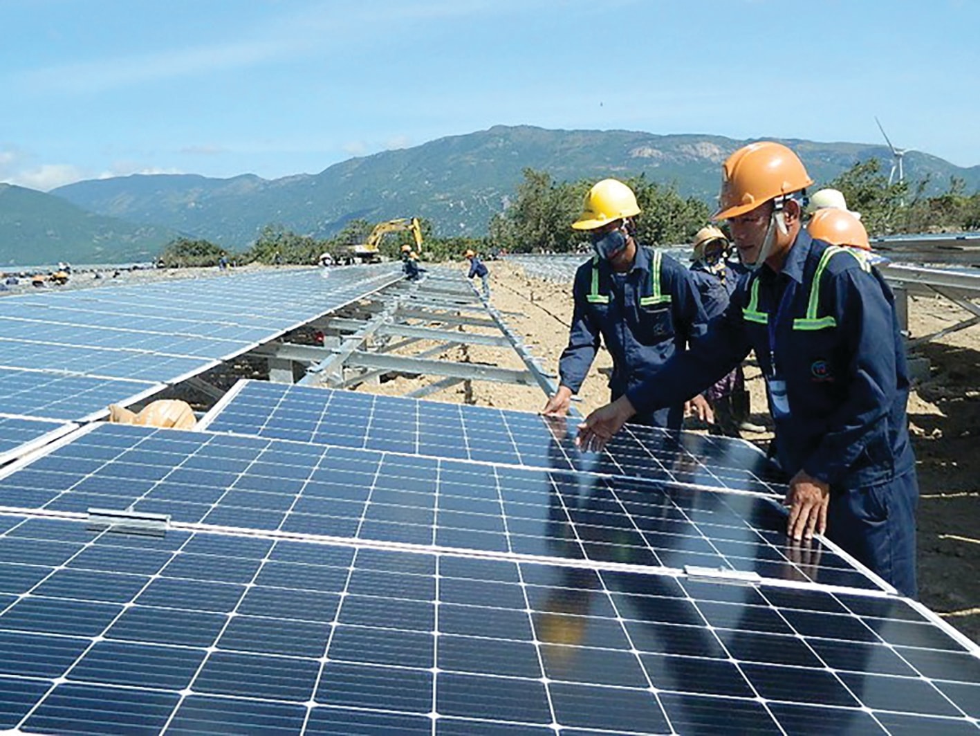 Thách thức lớn nhất hiện nay nằm ở quá trình chuyển đổi sang năng lượng sạch, năng lượng tái tạo.