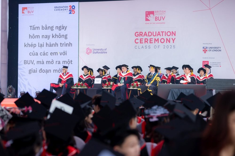 BUV trao bằng cho hơn 600 tân cử nhân, thạc sĩ theo chuẩn quốc tế