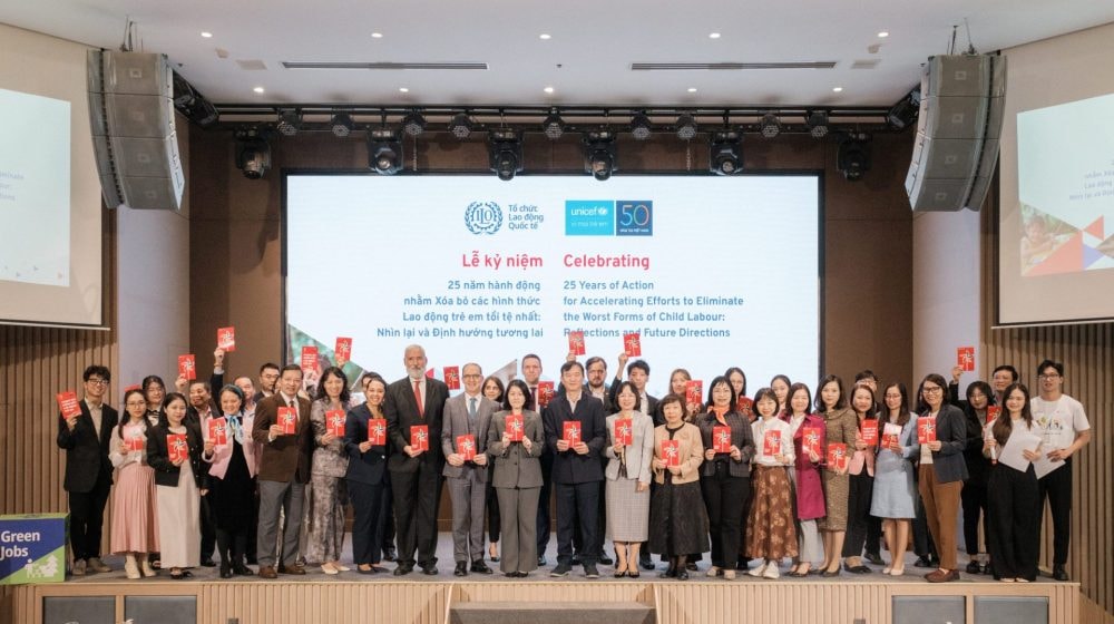 Kỷ niệm 25 năm Công ước 182: Việt Nam kiên định bảo vệ trẻ em, hướng tới phát triển bền vững Kỷ niệm 25 năm Công ước 182: Việt Nam kiên định bảo vệ trẻ em, hướng tới phát triển bền vững