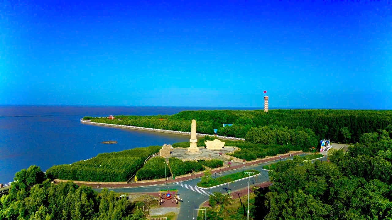 Khu du lịch Mũi Cà Mau, một địa điểm du lịch nổi tiếng thuộc vùng Đất MũI – Cà Mau