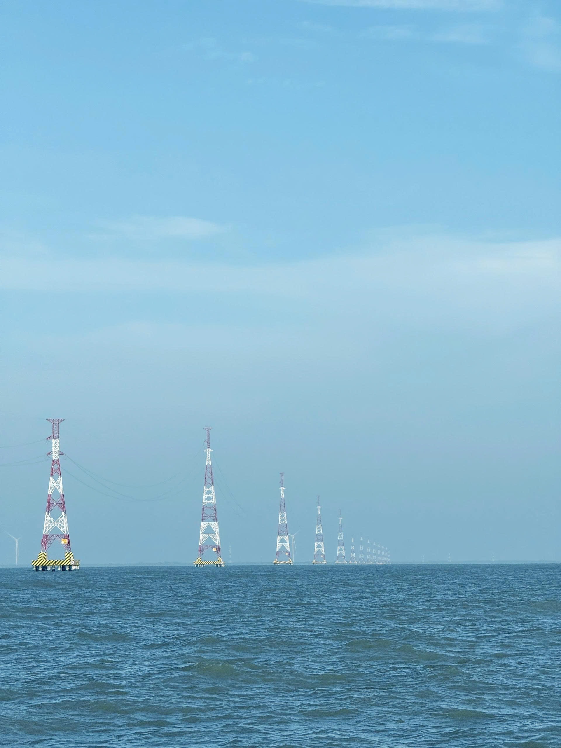 Kéo điện lưới quốc gia ra Côn Đảo