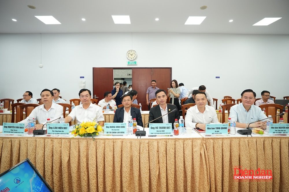 Các đại biểu tham dự Tọa đàm.