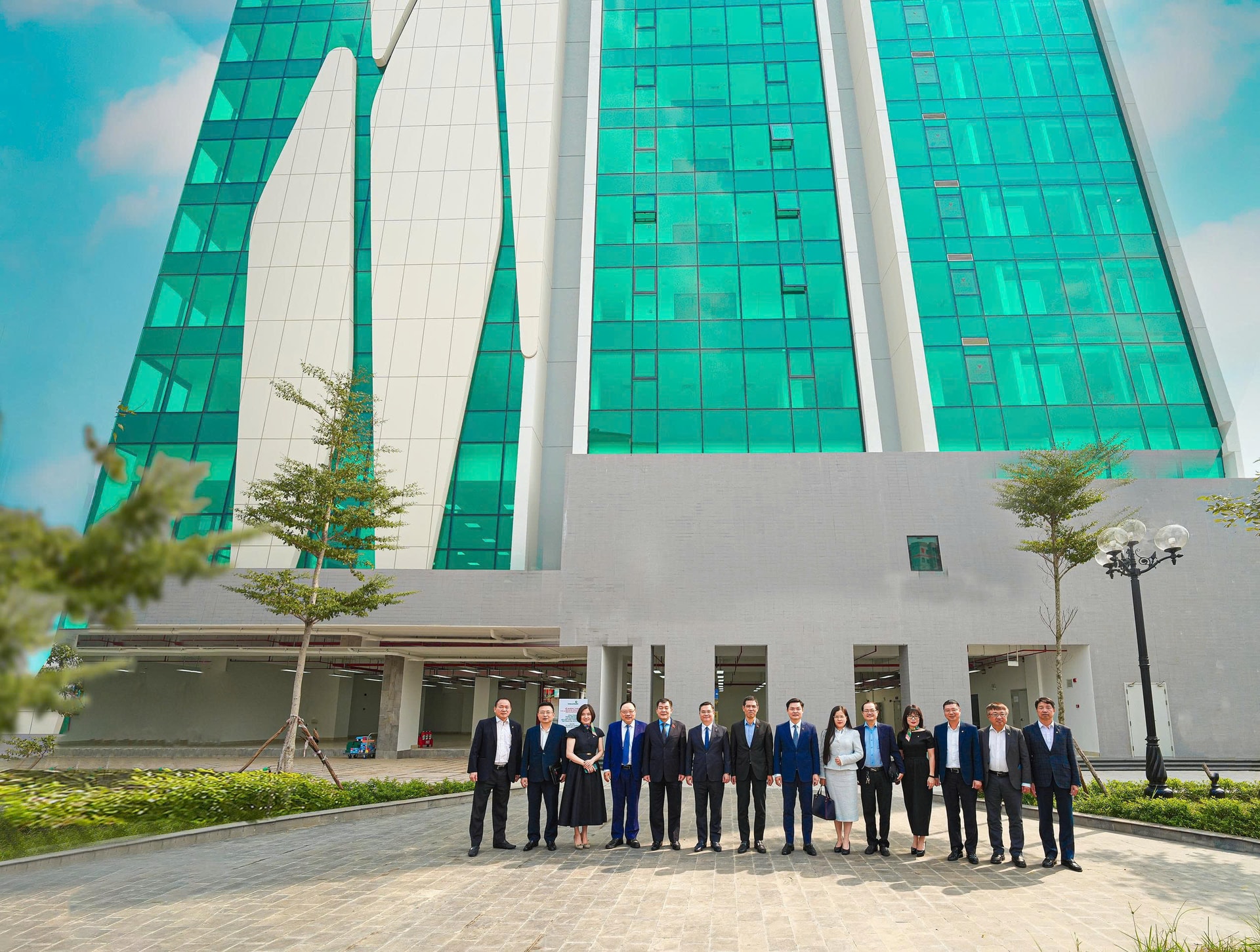 20251219_VCB_chao mung DHD (4)