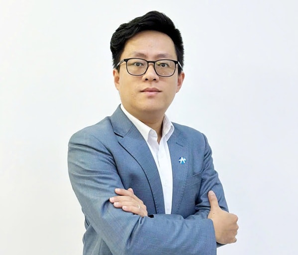 Nguyễn Thế Minh ngang