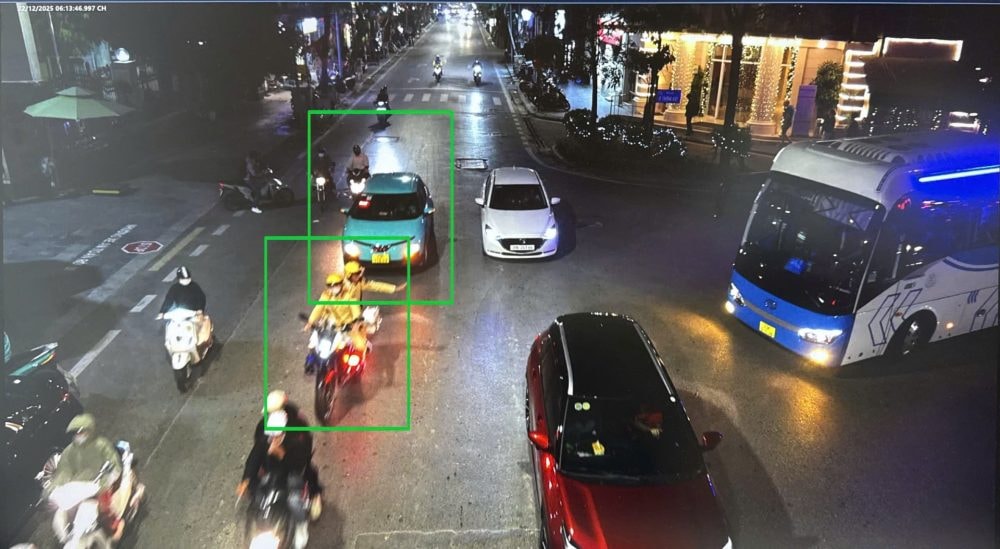 CSGT mở đường đưa sản phụ đau ruột thừa cấp cứu kịp thời