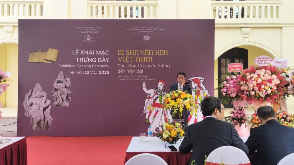 Khai mạc trưng bày “Di sản văn hóa Việt Nam – Sức sống từ truyền thống đến hiện đại”