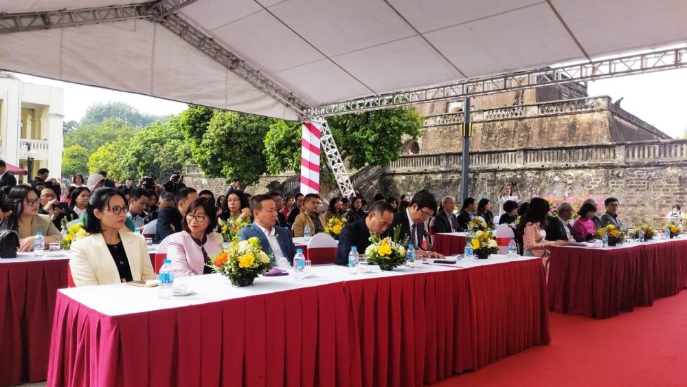 Khai mạc trưng bày “Di sản văn hóa Việt Nam – Sức sống từ truyền thống đến hiện đại”