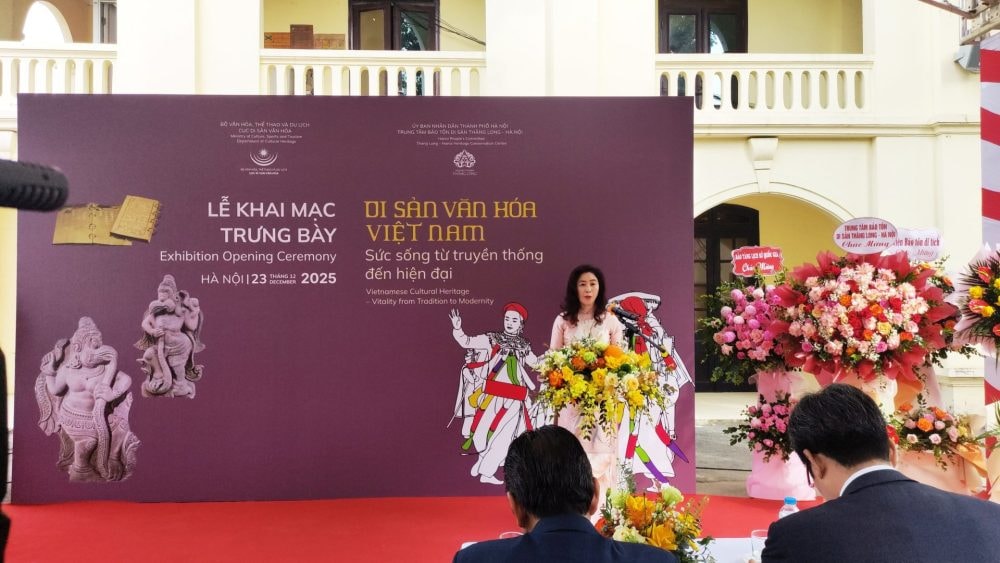 Khai mạc trưng bày “Di sản văn hóa Việt Nam – Sức sống từ truyền thống đến hiện đại”