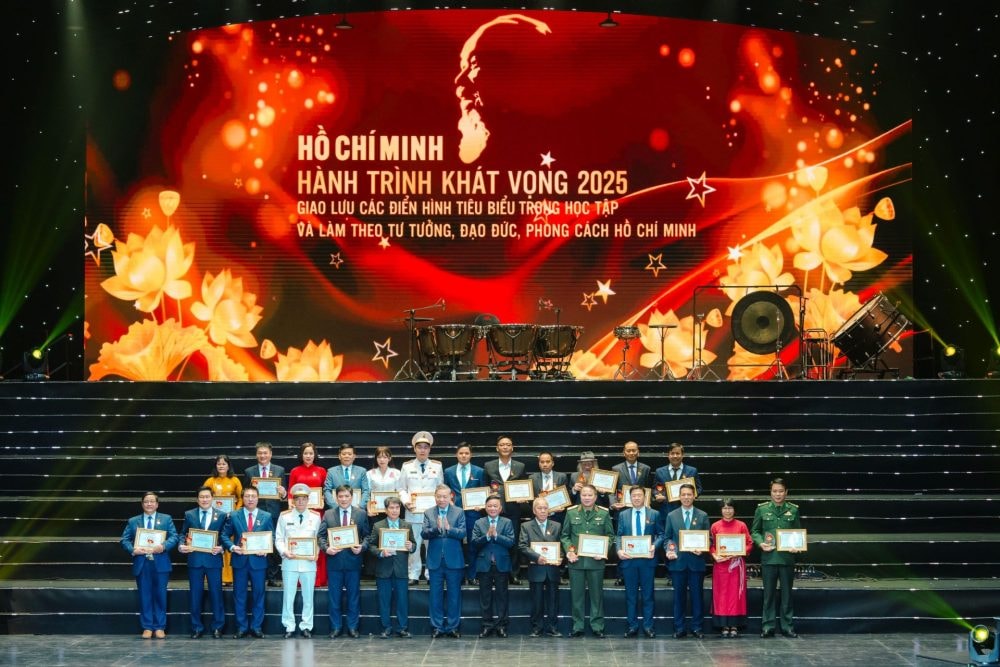 Tôn vinh 26 điển hình tiêu biểu trong học tập và làm theo tư tưởng Hồ Chí Minh
