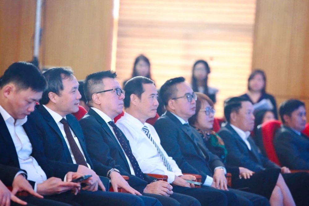 Khoảnh khắc Báo chí 2025: Tôn vinh những người đi cùng đất nước, đồng hành với nhân dân