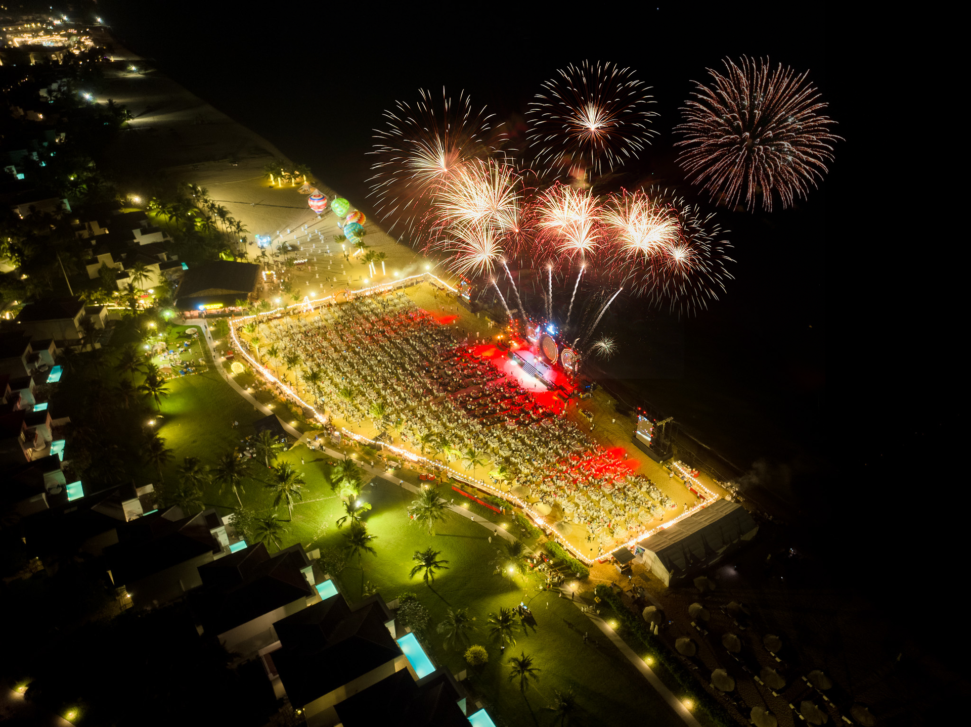 ẢNH 09_ Tiệc bãi biển 3500 khách Vinpearl