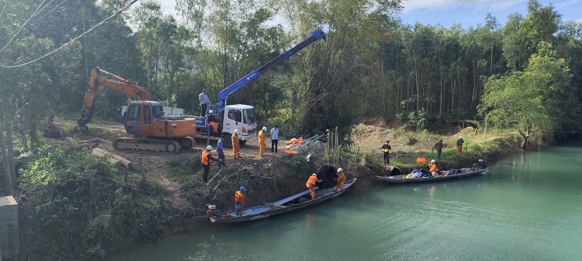 Hành trình đưa điện tới vùng lõm bản Nước Đắng, Quảng Trị
