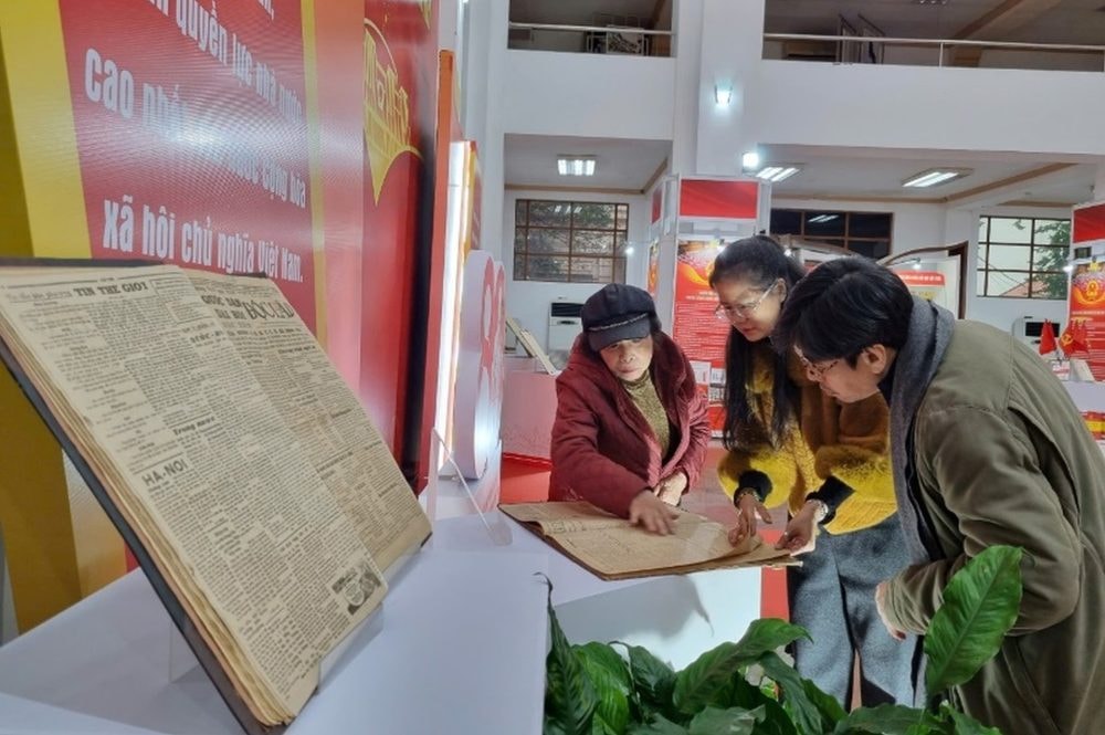 Thư viện Quốc gia Việt Nam khai mạc Triển lãm tư liệu về 80 năm Quốc hội Việt Nam