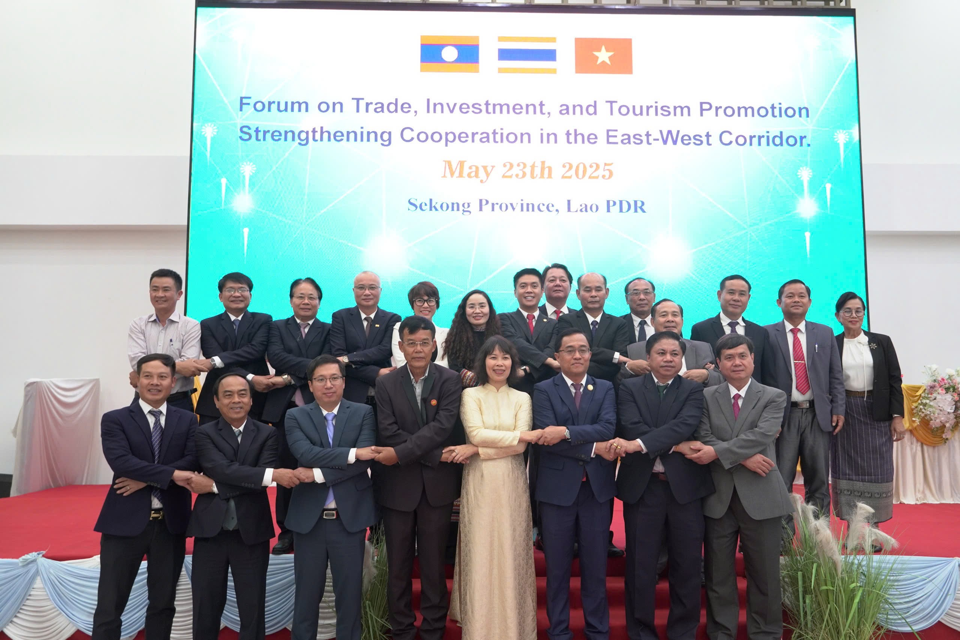 Tỉnh Quảng Trị tham gia Diễn đàn xúc tiến thương mại, đầu tư và du lịch thúc đẩy phát triển hành lang kinh tế Đông Tây năm 2025 tại tỉnh Sekong, Lào (Hồng Minh)