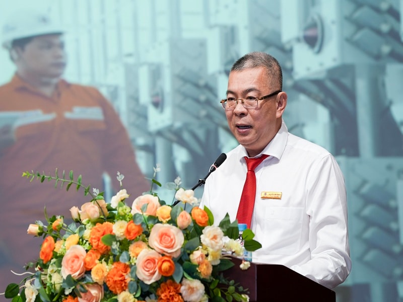 Ông Nguyễn Văn Thanh – Tổng Giám đốc EVNHCMC báo cáo tại hội nghị