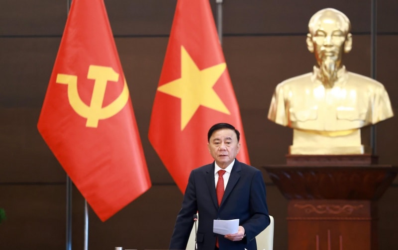 Đồng chí Trần Cẩm Tú, Ủy viên Bộ Chính trị, Thường trực Ban Bí thư, Trưởng Tiểu ban Tổ chức phục vụ Đại hội XIV phát biểu chỉ đạo. Ảnh: CAND