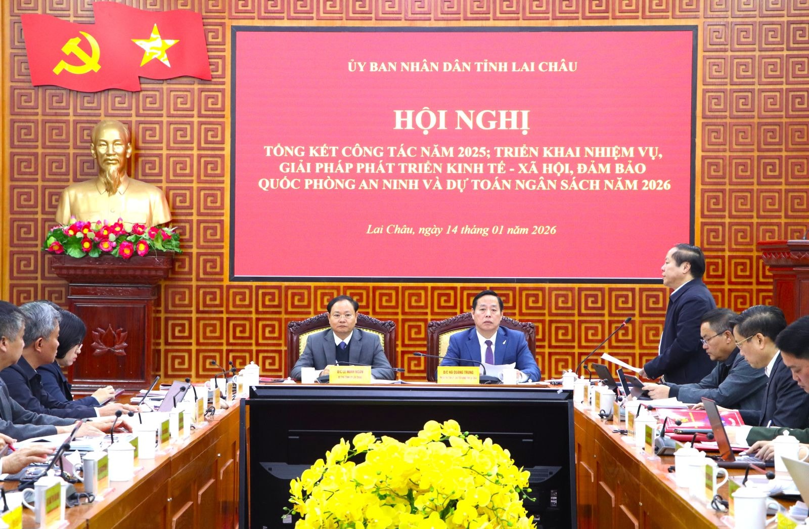 Bí thư Tỉnh ủy Lê Minh Ngân và Chủ tịch UBND tỉnh Hà Quang Trung cùng điều hành Hội nghị.