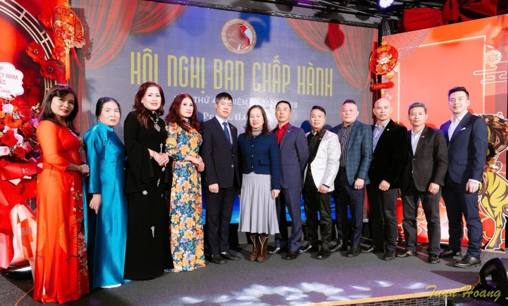 HỘI VHNT VIỆT NAM TẠI CH SÉC: NƠI GẮN KẾT CỘNG ĐỒNG VÀ LAN TỎA GIÁ TRỊ VĂN HÓA VIỆT NƠI XA XỨ