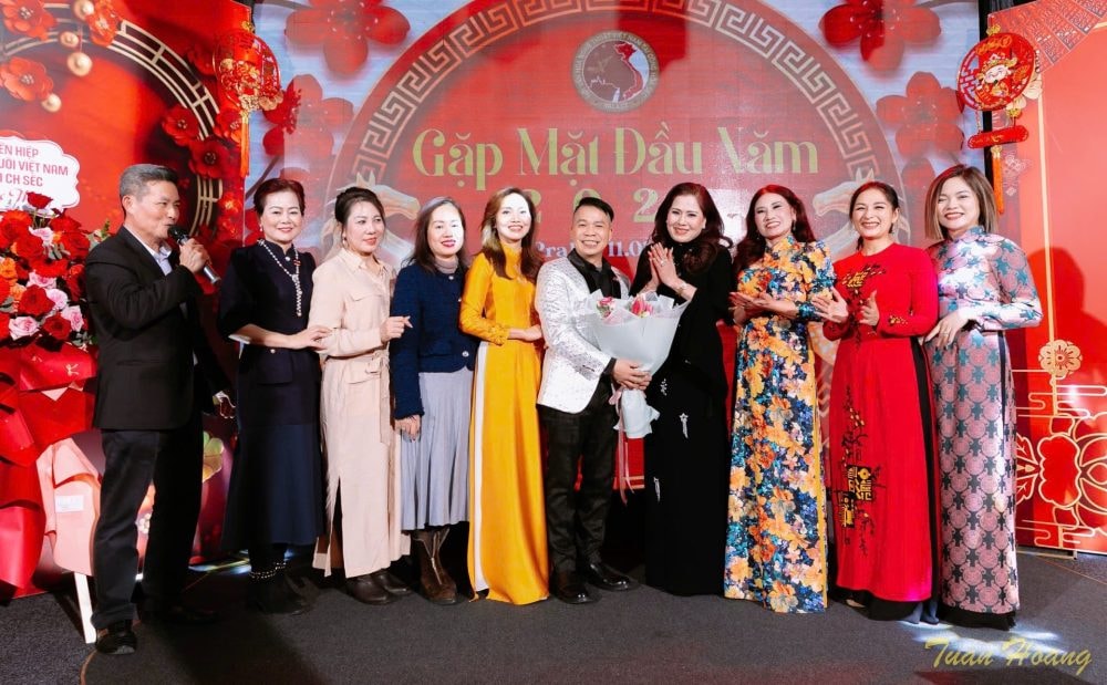 HỘI VHNT VIỆT NAM TẠI CH SÉC: NƠI GẮN KẾT CỘNG ĐỒNG VÀ LAN TỎA GIÁ TRỊ VĂN HÓA VIỆT NƠI XA XỨ