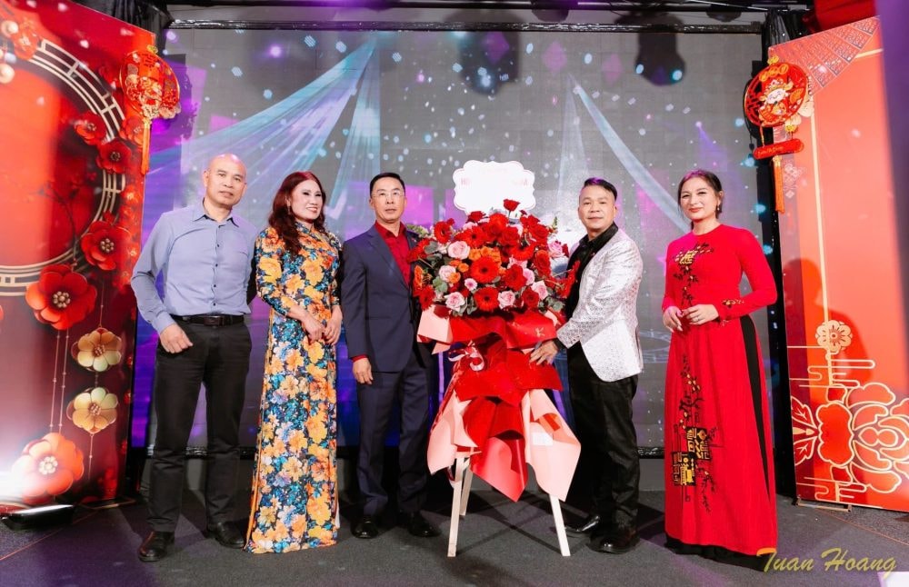 HỘI VHNT VIỆT NAM TẠI CH SÉC: NƠI GẮN KẾT CỘNG ĐỒNG VÀ LAN TỎA GIÁ TRỊ VĂN HÓA VIỆT NƠI XA XỨ