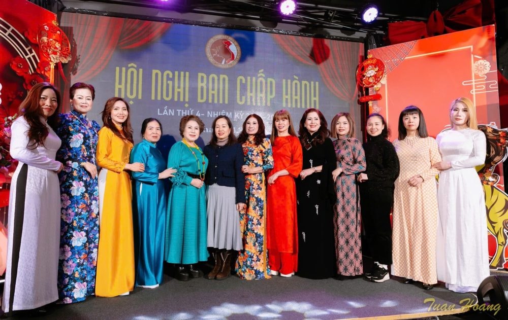 HỘI VHNT VIỆT NAM TẠI CH SÉC: NƠI GẮN KẾT CỘNG ĐỒNG VÀ LAN TỎA GIÁ TRỊ VĂN HÓA VIỆT NƠI XA XỨ