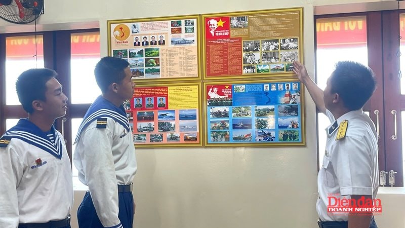 5. Trung sĩ Nguyễn Phạm Nhất Khương, chiến sĩ Nhà giàn DK1.10 tự hào về chặng đường vẻ vang của Đảng