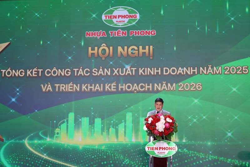 Thành viên HĐQT, Tổng giám đốc công ty - ông Chu Văn Phương báo cáo kết quả hoạt động sản xuất kinh doanh năm 2025