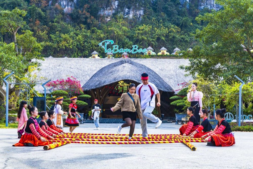 Văn hóa bản địa tạo nên sức hút bền vững cho Khu du lịch Mộc Châu Island