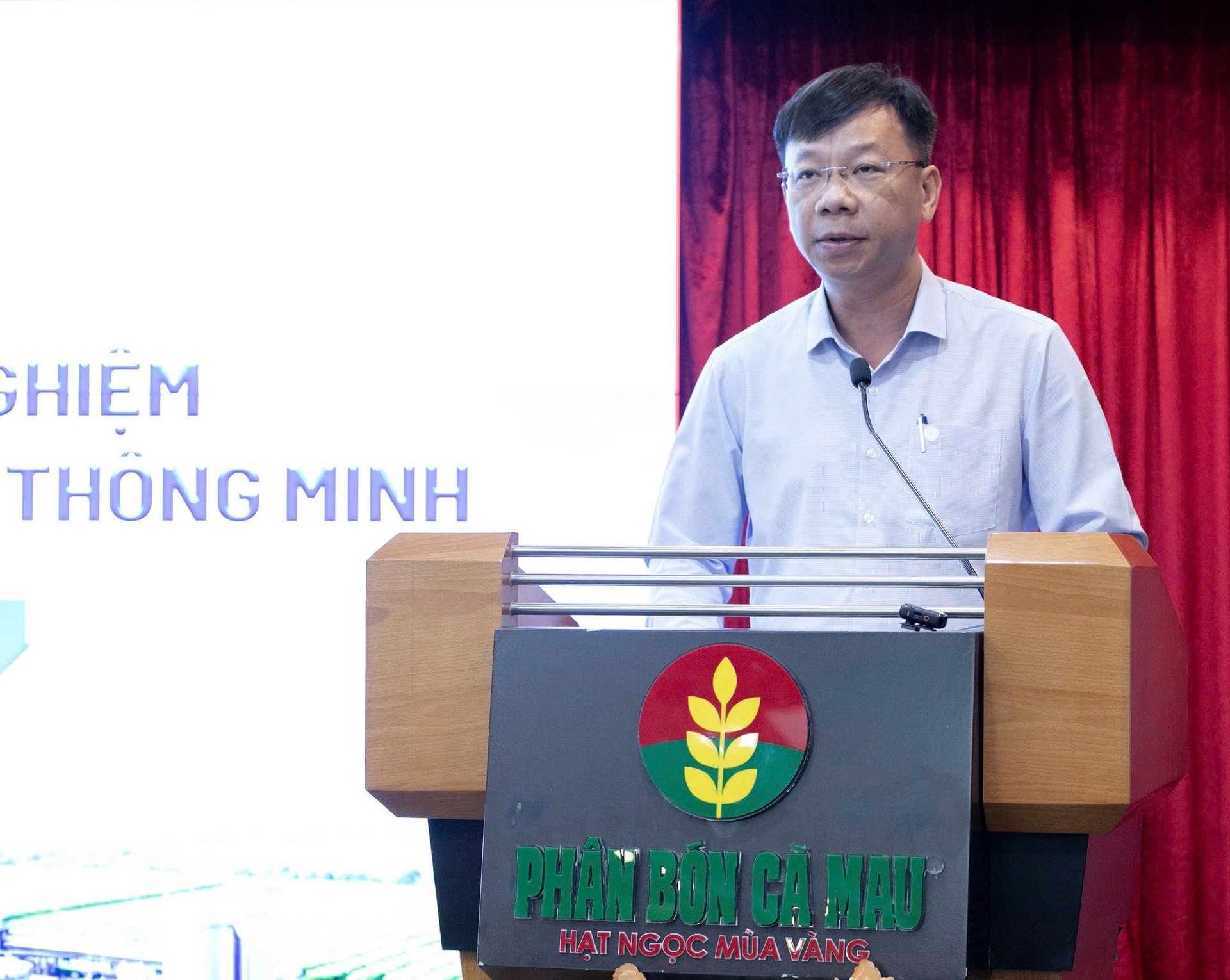 Ông Nguyễn Tuấn Anh - Phó TGĐ Tổng Công ty phát biểu tại Hội thảo