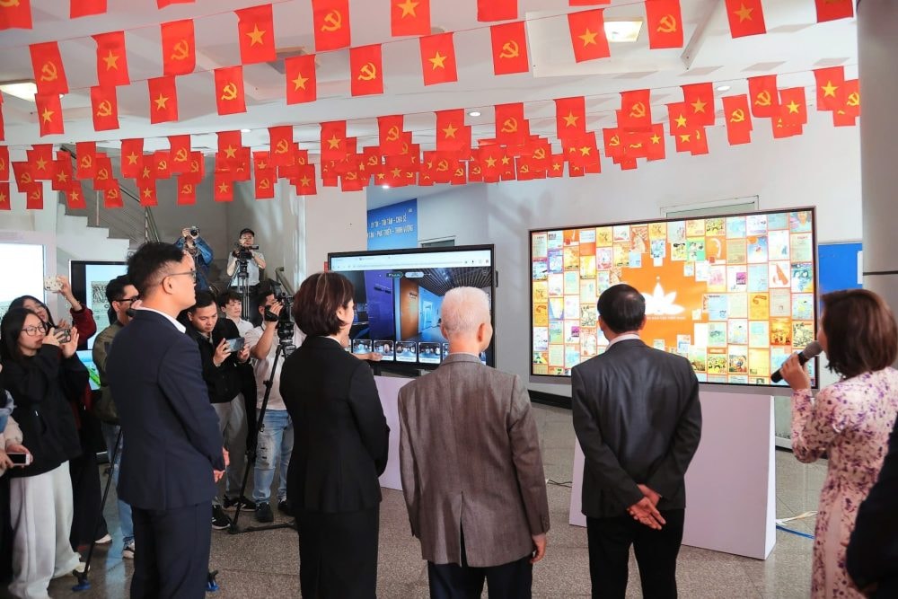 Trưng bày “Từ trang nhất đến trang sử” tôn vinh báo chí cách mạng Việt Nam