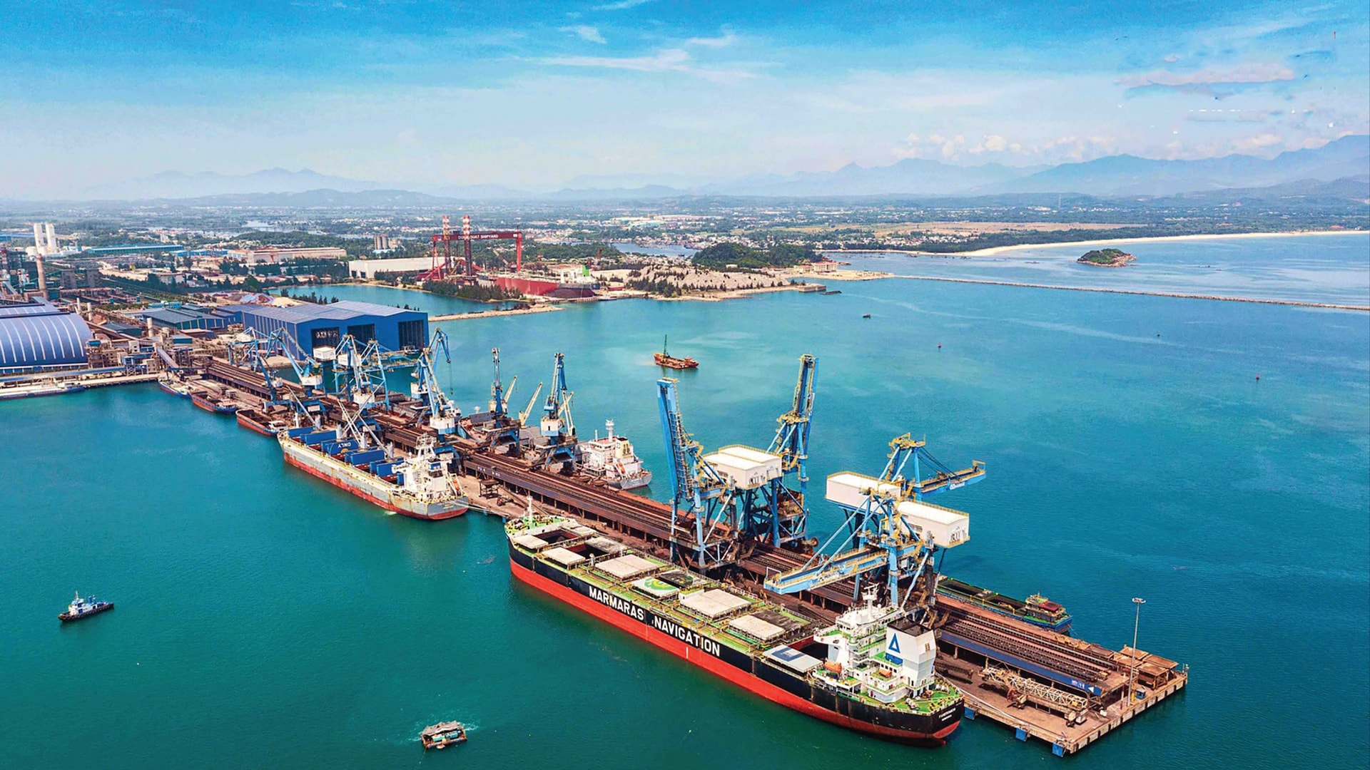 Một góc Khu Kinh tế Dung Quất