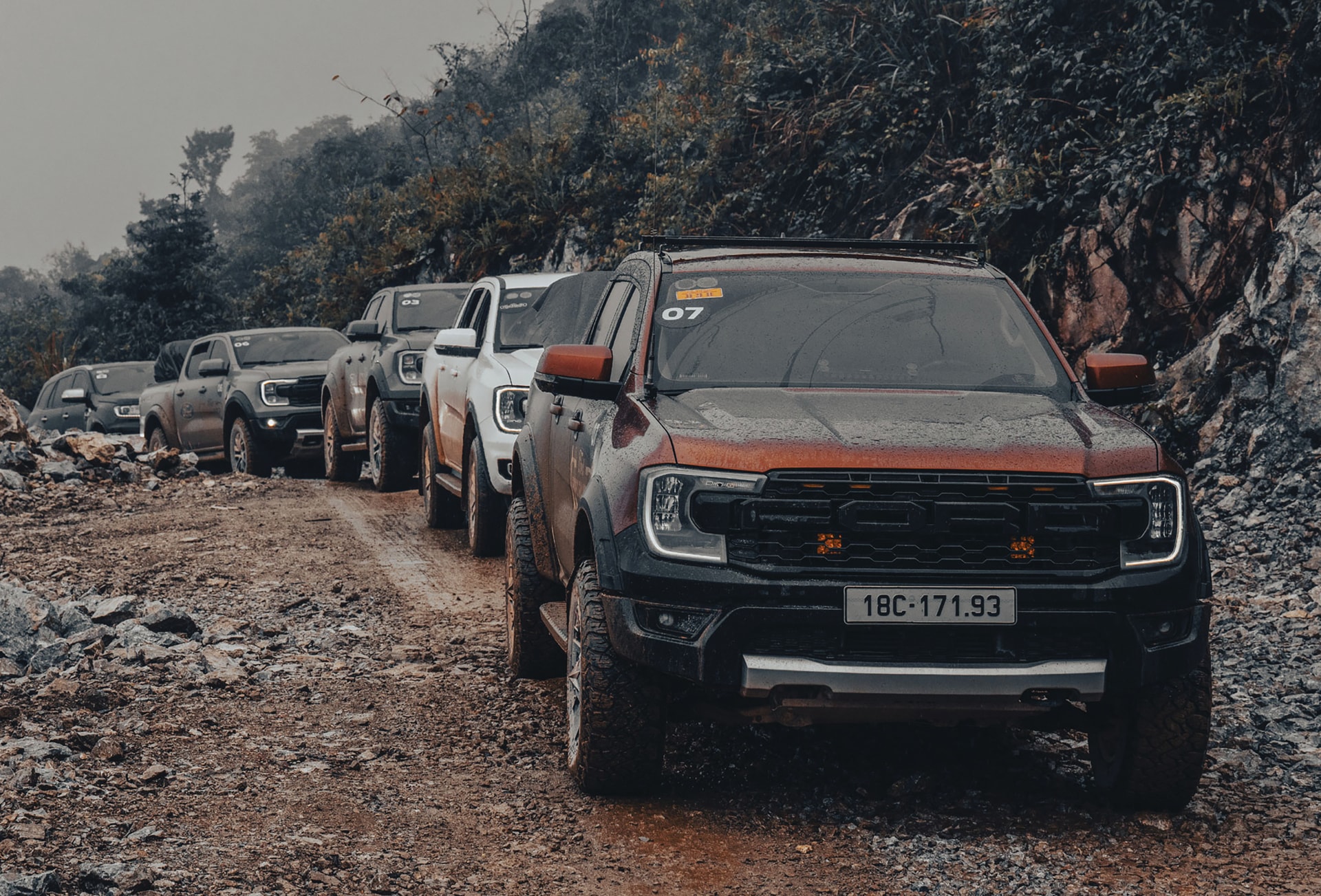 Vượt những cung đường đèo dốc, địa hình phức tạp, nhờ sự bền bỉ, mạnh mẽ và linh hoạt