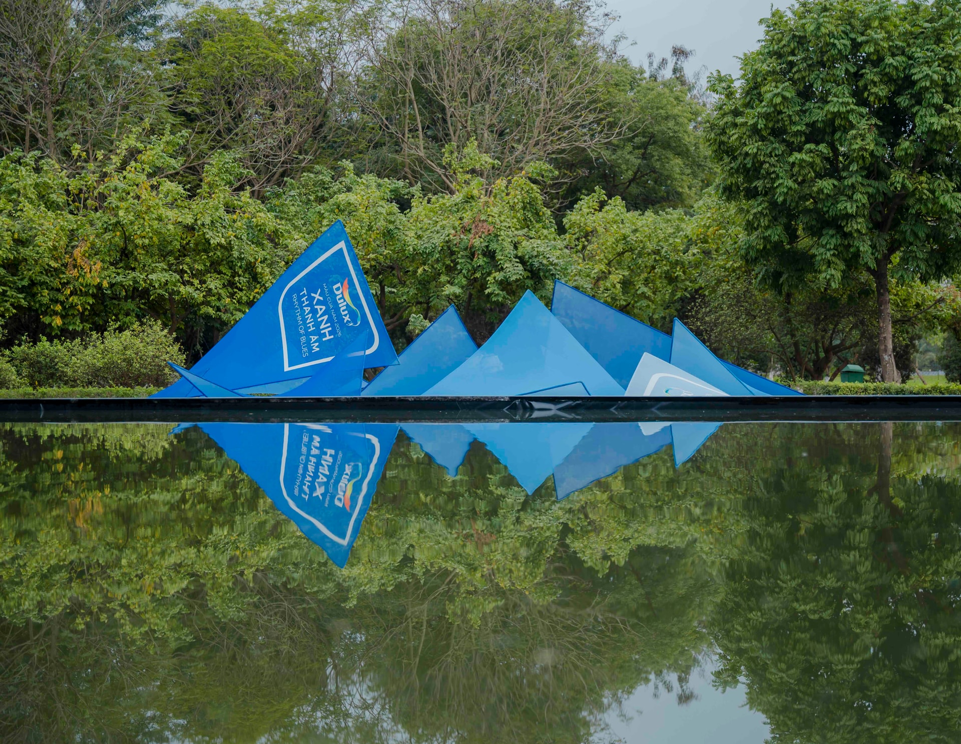 Dulux mang den bo ba sac xanh nham the hien su cong huong giua mau sac, kien truc va cam xuc trong khong gian song