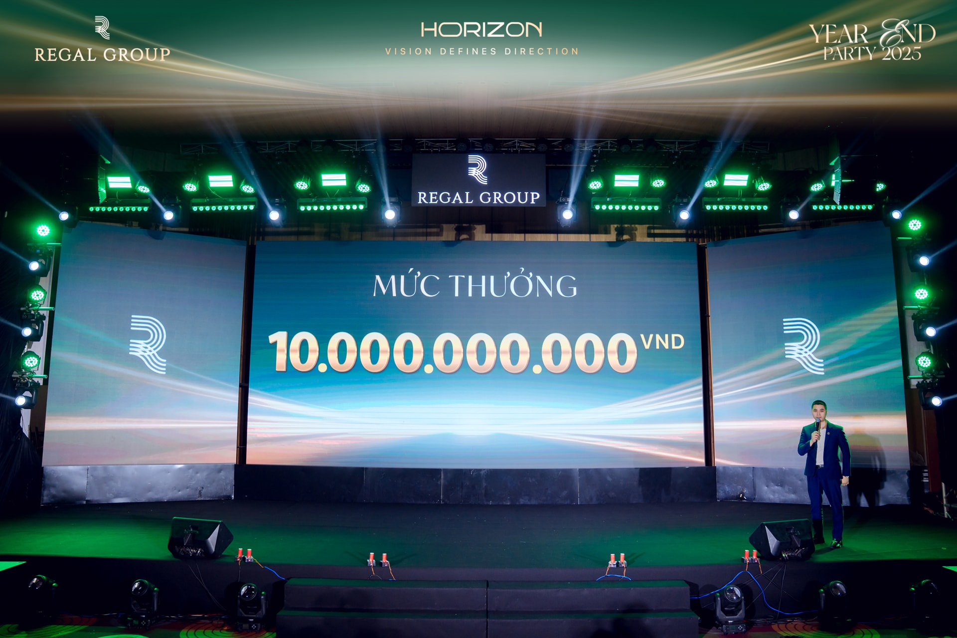 Đại diện Regal Group công bố gói thưởng kèm chỉ tiêu KPI cho từng phòng ban.