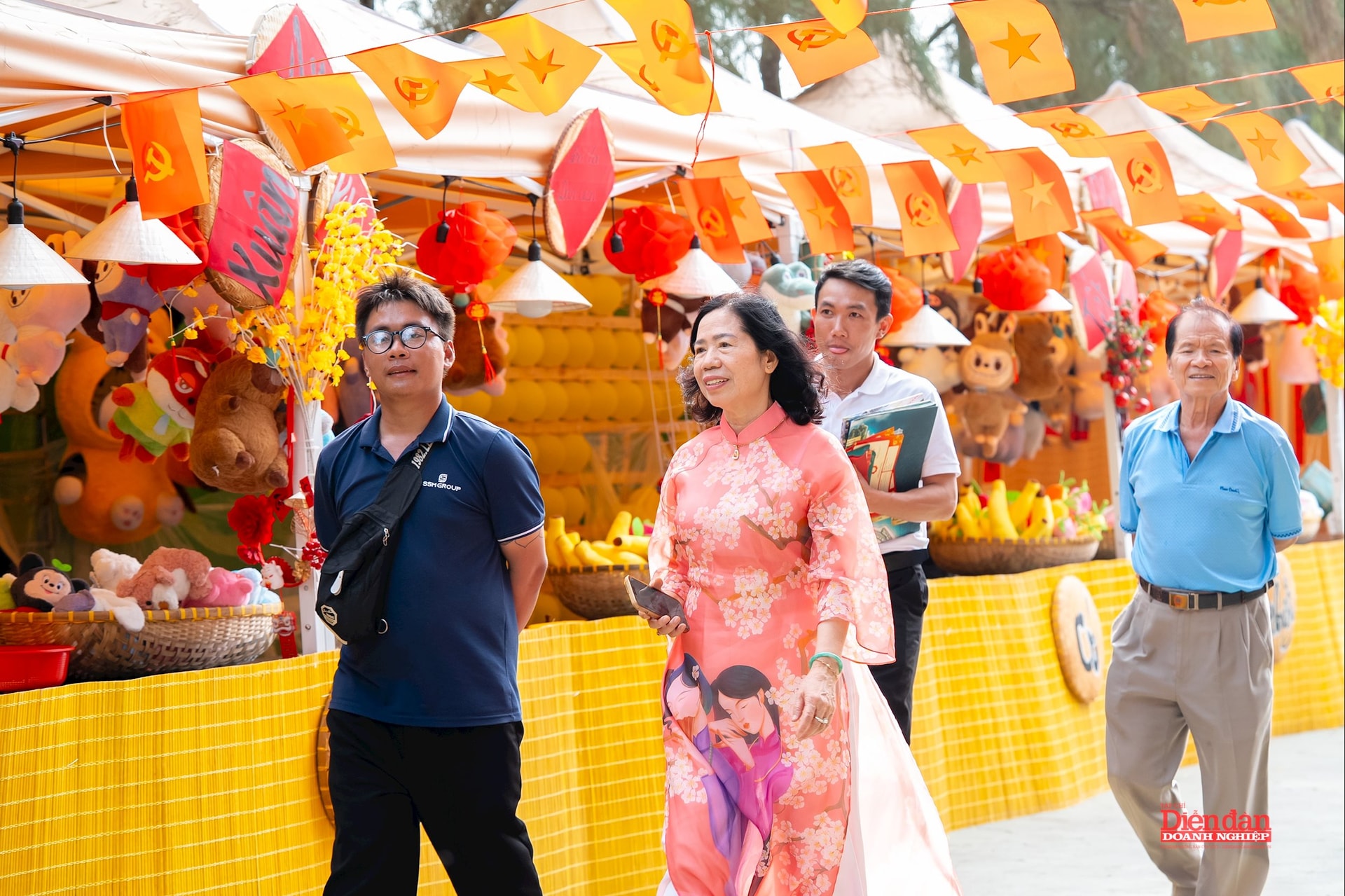 Du khách đổ về Cần Giờ check in và hòa vào các hoạt động sôi động của lễ hội Tết Bính Ngọ