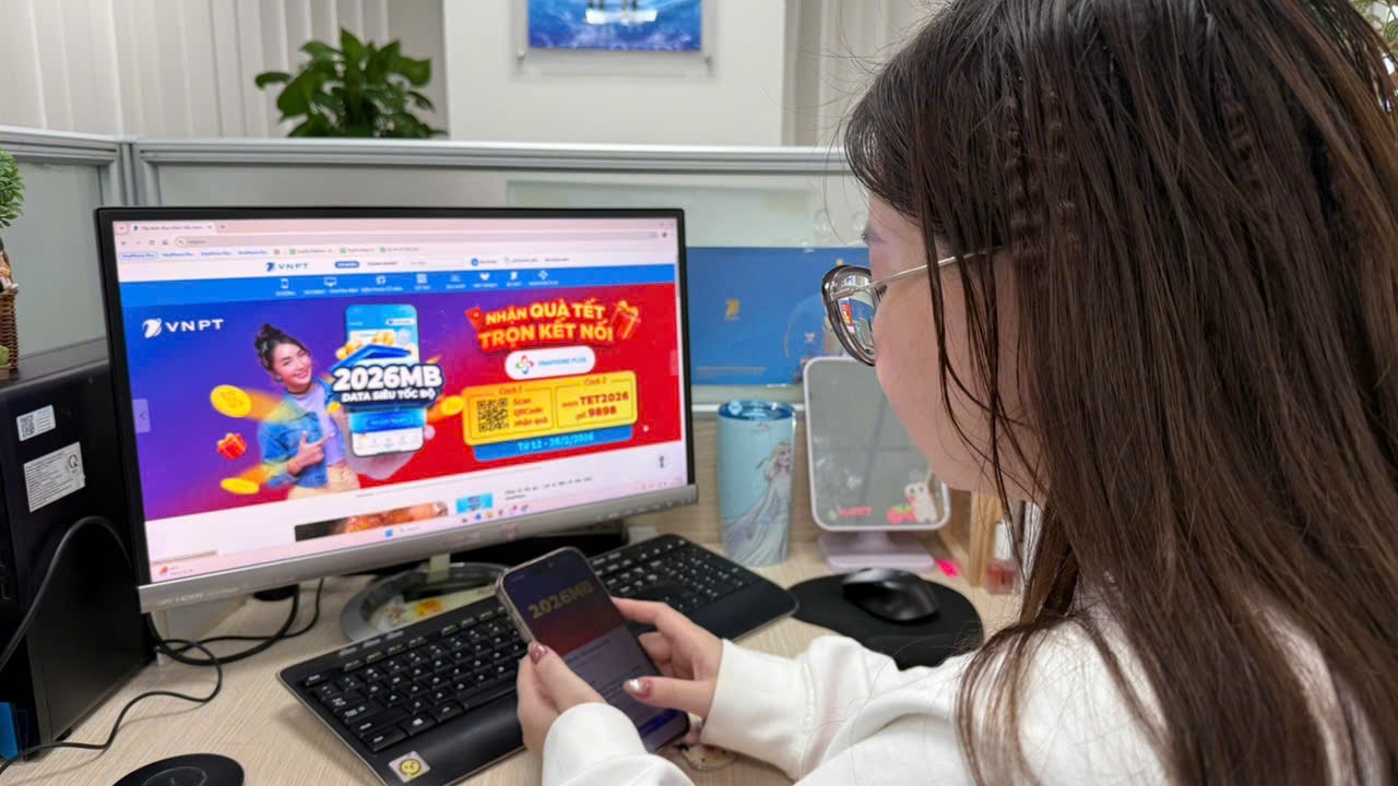 GenZ hào hứng tham gia chương trình Nhận quà Tết – Trọn kết nối từ VinaPhone Plus 