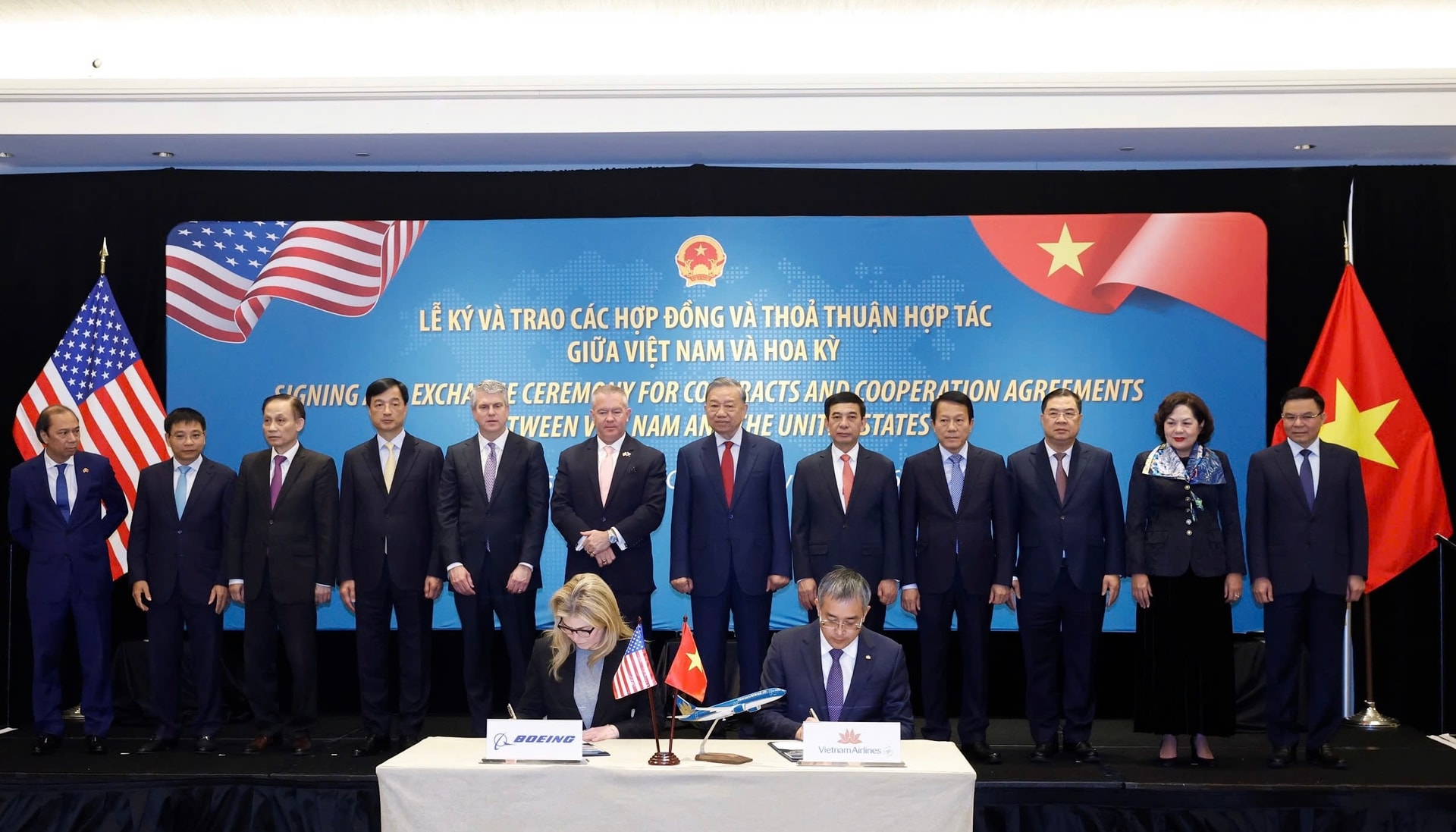 1.Hãng Hàng không Quốc gia Việt Nam (Vietnam Airlines) đã ký kết mua 50 tàu bay thân hẹp Boeing 737-8 trị giá lên đến 8,1 tỷ USD tại Washington, D.C. (Hoa Kỳ), dưới sự chứng kiến của Tổng Bí thư Tô Lâm và đoàn đại b