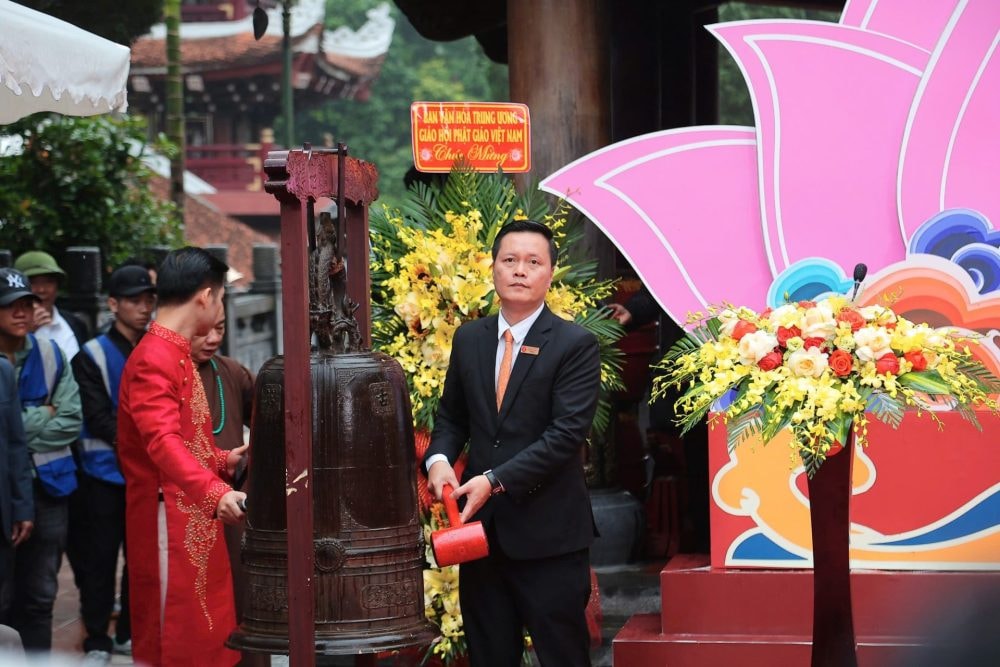 â5 Bí Thư Xã đánh Chuông Khai Hội