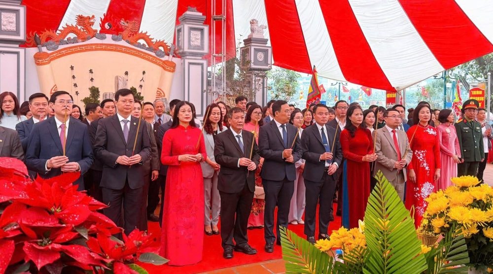 ảnh Các đị Biểu Dânh Hương Tại Đình