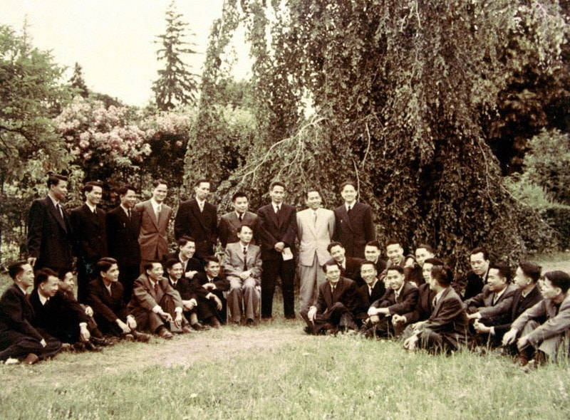 Ông Phạm Văn Đồng và Đoàn Chính phủ Việt Nam Dân chủ cộng hòa dự Hội nghị Geneva năm 1954. Ảnh: Võ Năng An/TTXVN