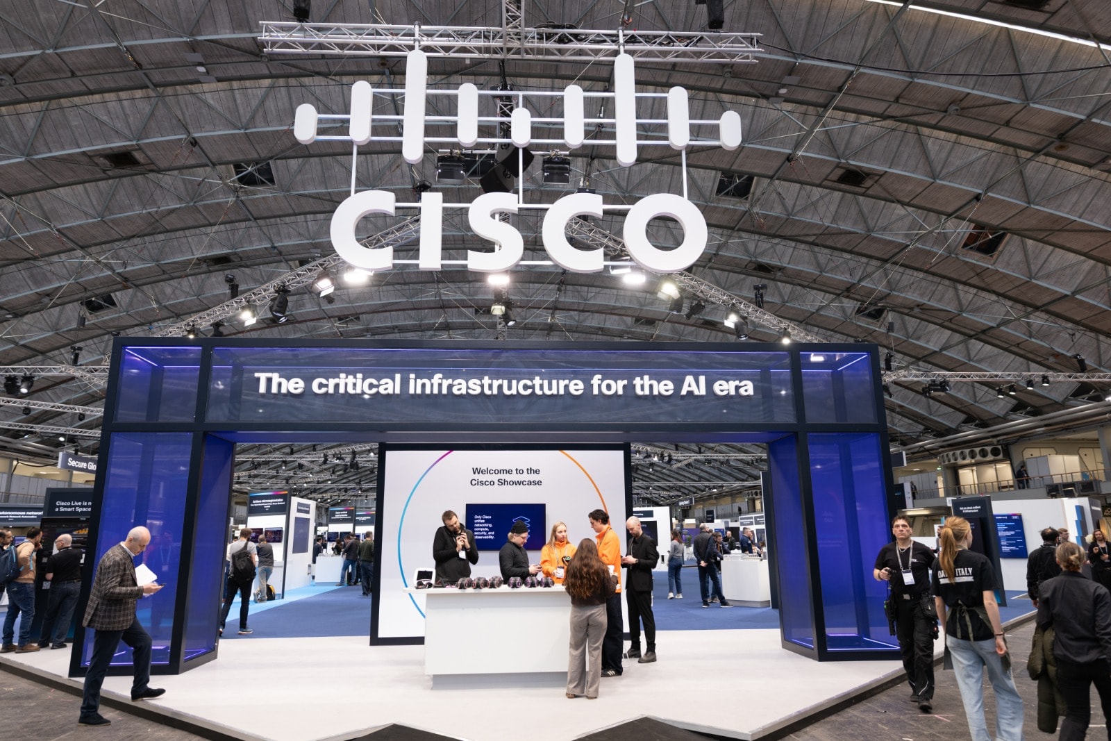 Tại Hội nghị Cisco Live tổ chức ở Amsterdam, Cisco giới thiệu những đổi mới mới nhất nhằm hỗ trợ doanh nghiệp triển khai Agentic AI một cách an toàn, tin cậy và ở quy mo